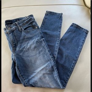 Lucky Brand Ava Stretch Jeans in a light Stone wash